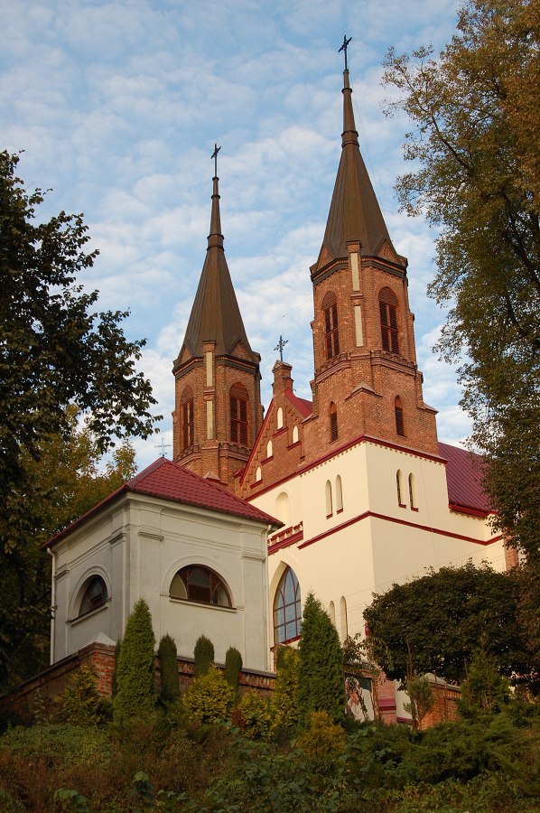 Kościół-parking-staw_październik 2011