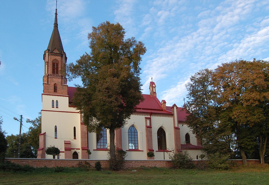Kościół-parking-staw_październik 2011