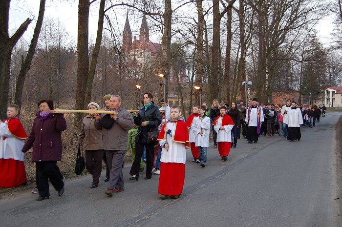 Droga Krzyżowa ulicami Klementowic_2010-03-26