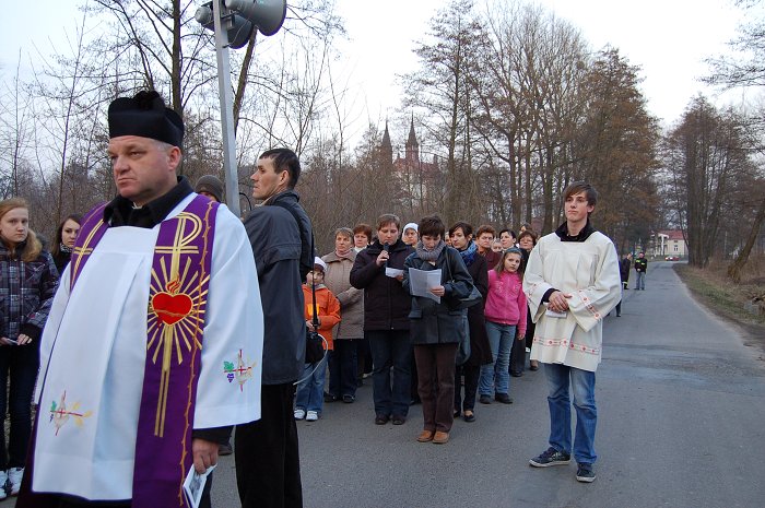Droga Krzyżowa ulicami Klementowic_2010-03-26