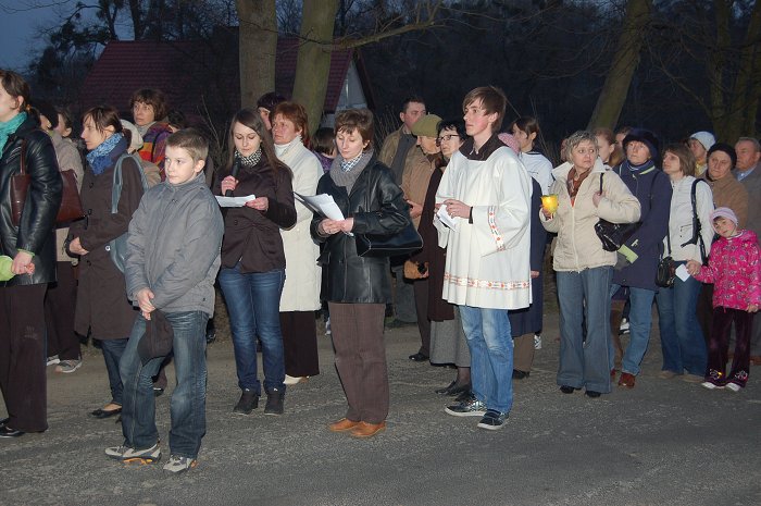 Droga Krzyżowa ulicami Klementowic_2010-03-26