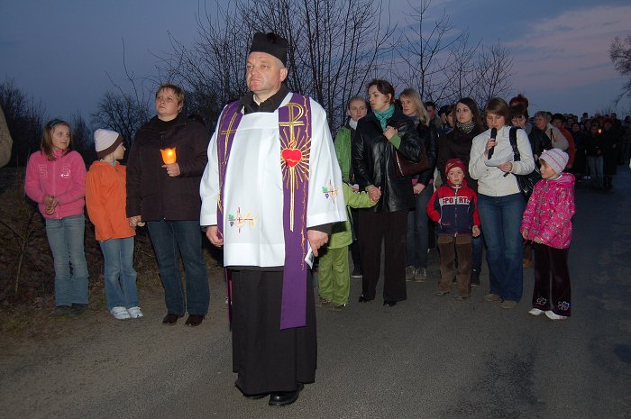 Droga Krzyżowa ulicami Klementowic_2010-03-26