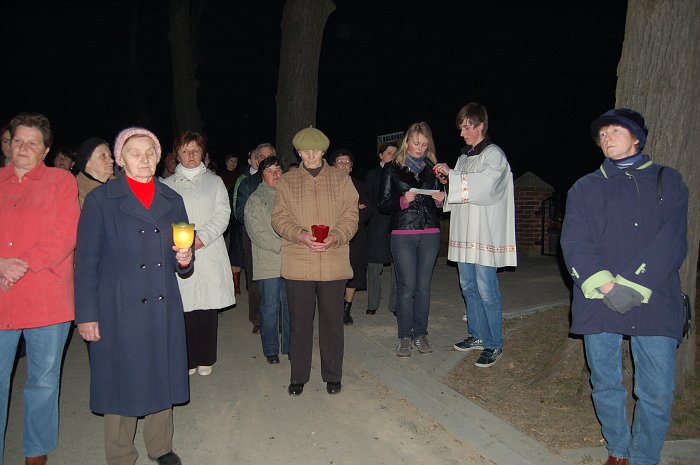 Droga Krzyżowa ulicami Klementowic_2010-03-26