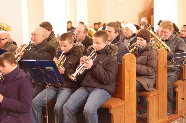 Kol�dy gra Orkiestra D�ta z Kurowa_2009.01.11