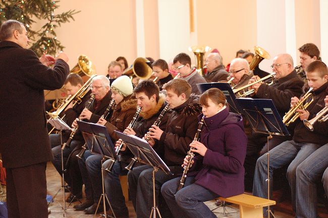 Kol�dy gra Orkiestra D�ta z Kurowa_2009.01.11