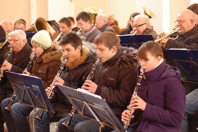 Kol�dy gra Orkiestra D�ta z Kurowa_2009.01.11