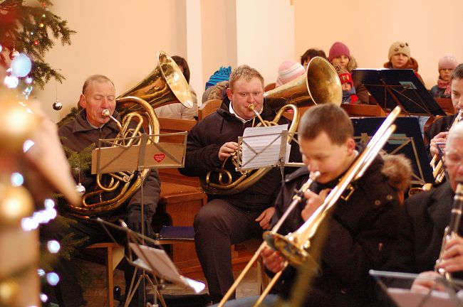 Kol�dy gra Orkiestra D�ta z Kurowa_2009.01.11