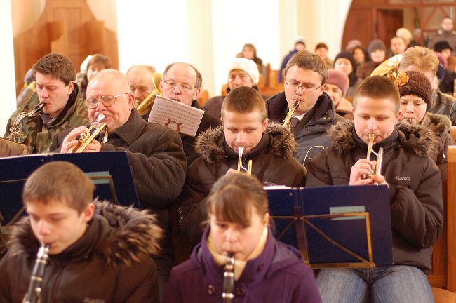 Kol�dy gra Orkiestra D�ta z Kurowa_2009.01.11