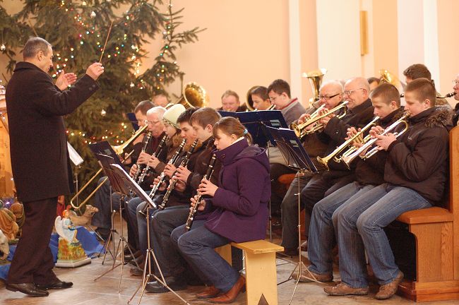 Kol�dy gra Orkiestra D�ta z Kurowa_2009.01.11