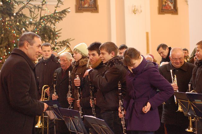 Kol�dy gra Orkiestra D�ta z Kurowa_2009.01.11